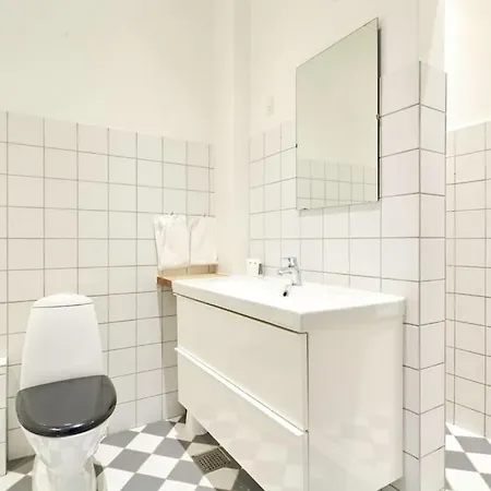 Moderen And Sleek 3br With Bath By The Lakes And Metro * Copenhagen