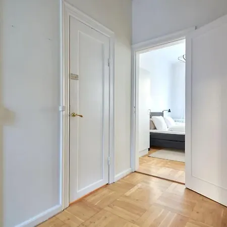 Apartment Moderen And Sleek 3br With Bath By The Lakes And Metro Copenhagen