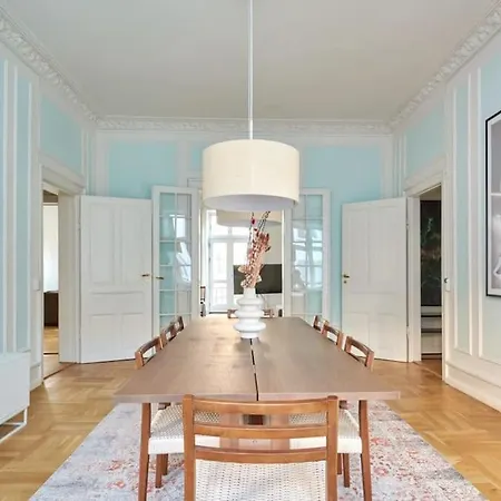 Apartment Moderen And Sleek 3br With Bath By The Lakes And Metro *