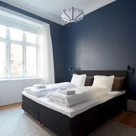 Apartment Moderen And Sleek 3br With Bath By The Lakes And Metro *