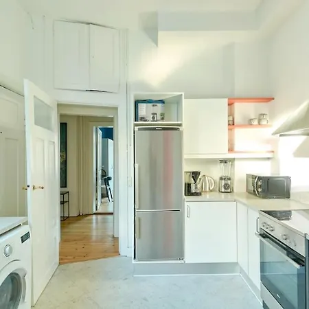 Moderen And Sleek 3br With Bath By The Lakes And Metro