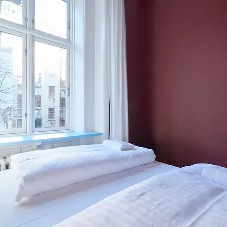 Apartment Moderen And Sleek 3br With Bath By The Lakes And Metro