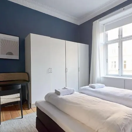 Apartment Moderen And Sleek 3br With Bath By The Lakes And Metro *