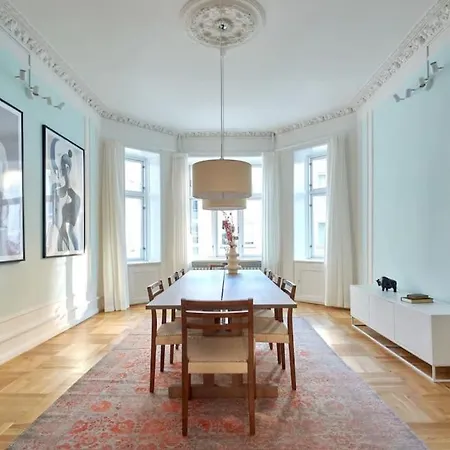 Moderen And Sleek 3br With Bath By The Lakes And Metro
