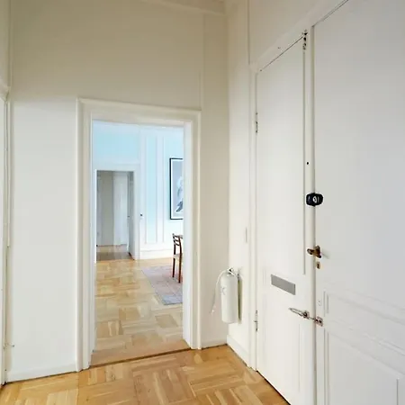 Apartment Moderen And Sleek 3br With Bath By The Lakes And Metro Copenhagen