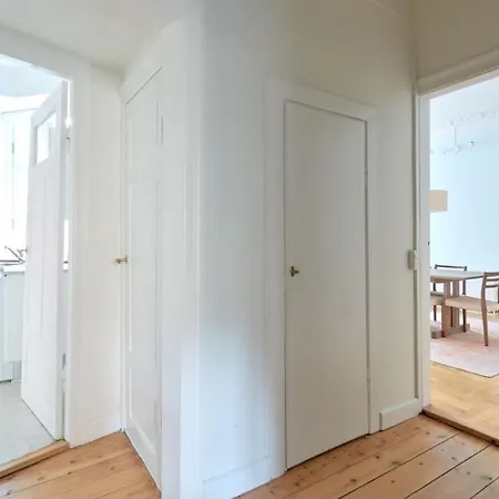 Moderen And Sleek 3br With Bath By The Lakes And Metro Copenhagen