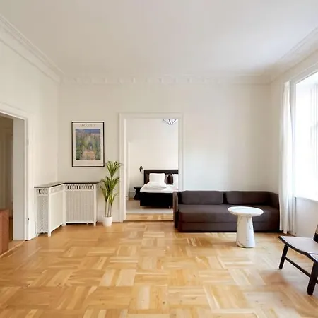 Moderen And Sleek 3br With Bath By The Lakes And Metro *