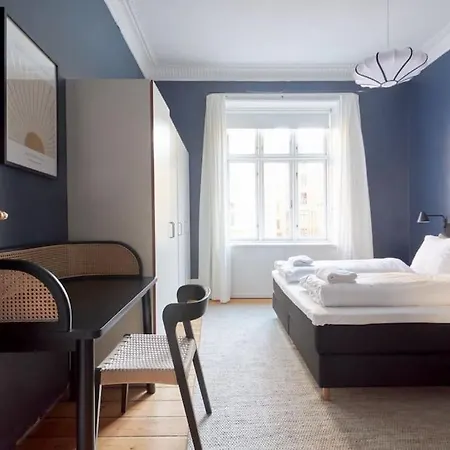 Moderen And Sleek 3br With Bath By The Lakes And Metro
