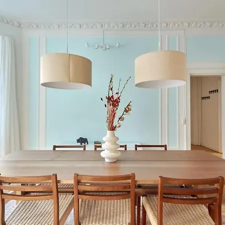Apartment Moderen And Sleek 3br With Bath By The Lakes And Metro
