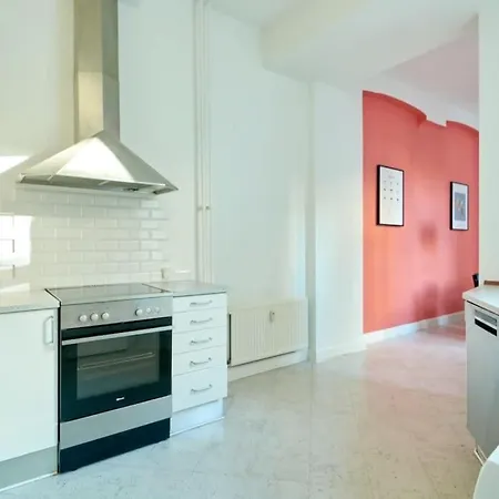 Moderen And Sleek 3br With Bath By The Lakes And Metro * Copenhagen