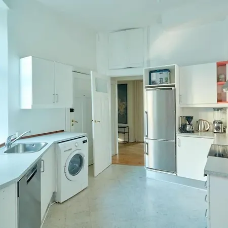 Moderen And Sleek 3br With Bath By The Lakes And Metro Copenhagen