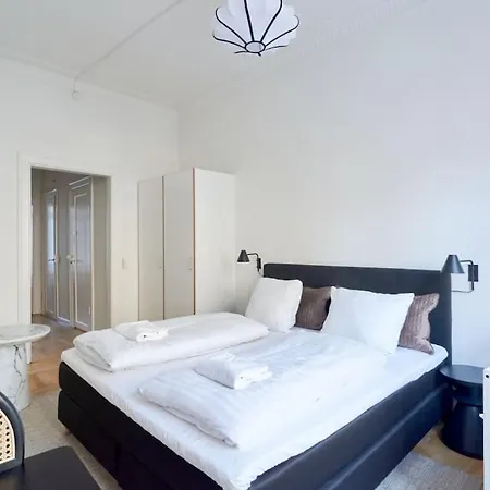 Moderen And Sleek 3br With Bath By The Lakes And Metro