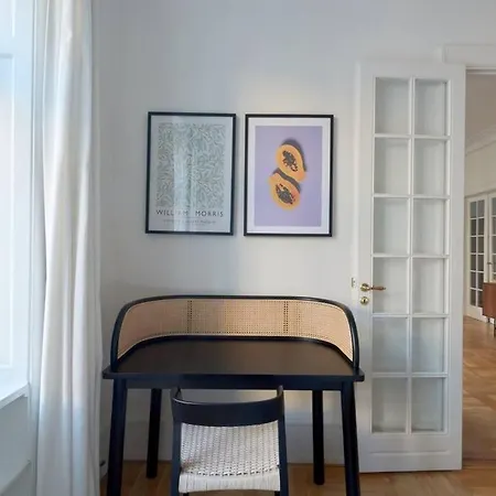Moderen And Sleek 3br With Bath By The Lakes And Metro