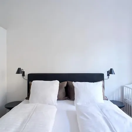 Moderen And Sleek 3br With Bath By The Lakes And Metro Apartment