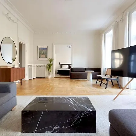 Apartment Moderen And Sleek 3br With Bath By The Lakes And Metro *