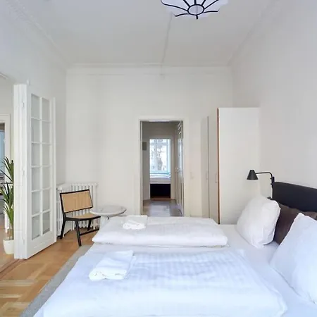 Moderen And Sleek 3br With Bath By The Lakes And Metro Apartment Kopenhagen