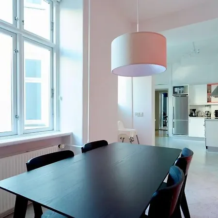 Apartment Moderen And Sleek 3br With Bath By The Lakes And Metro Kopenhagen